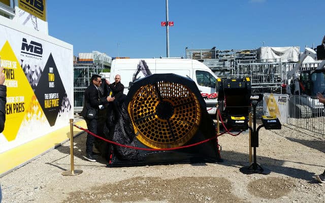 MBクラッシャー MB-LS220 スクリーンバケット アタッチメント Bauma 