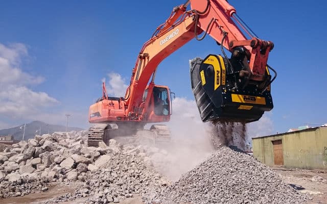 Daewoo 油圧ショベルに装着された BF120.4
