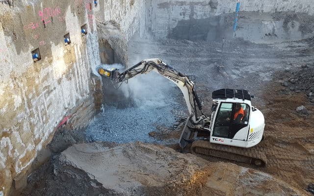MB-R500 Terex TC75 Germany urban jobsite demolition (R500 demolition)