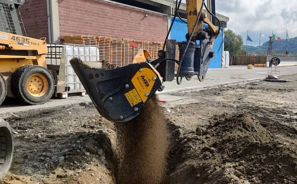 MBバケットクラッシャーは一次破砕時に採石場でも大活躍