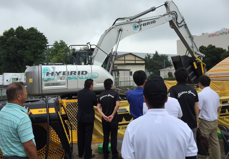 コンクリート破砕をするBF70.2　コベルコハイブリッド油圧ショベルSK200H