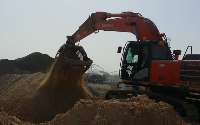 MB S18 Hitachi Qatar road construction