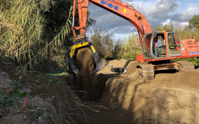 MB S18 Fiat Hitachi EX215 Spain piping