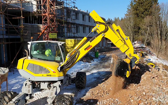 MB HDS214 Menzi Muck M545_Czech Republic recycling building material