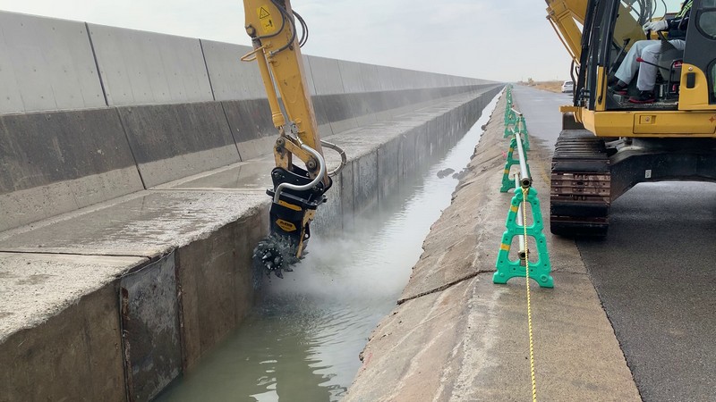 MB-R800 Komatsu PC138