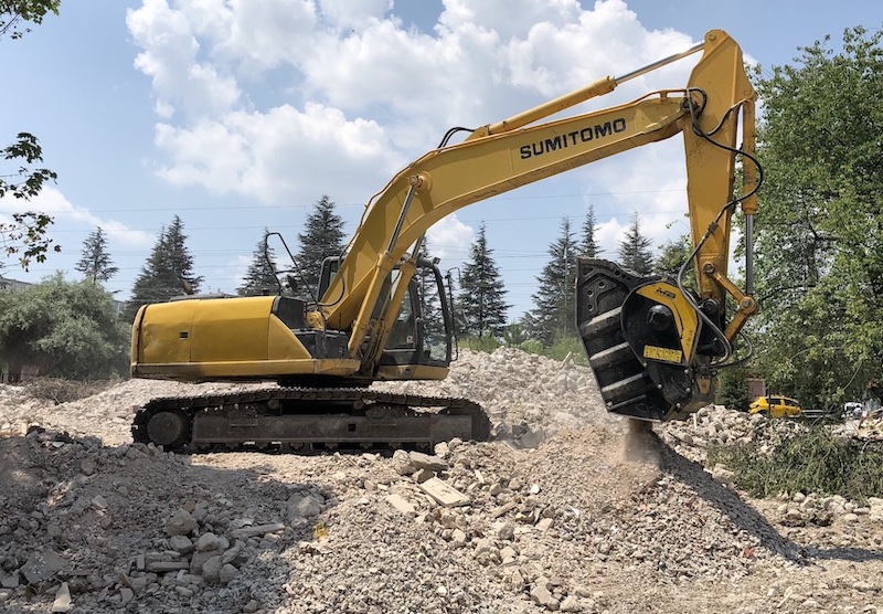 BF90.3 – Sumitomo SH 210 LC – Turkey - Basalt, asphalt